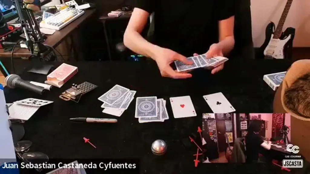 Close-up view of card magic with a second camera during the Cine Colombia virtual session.
